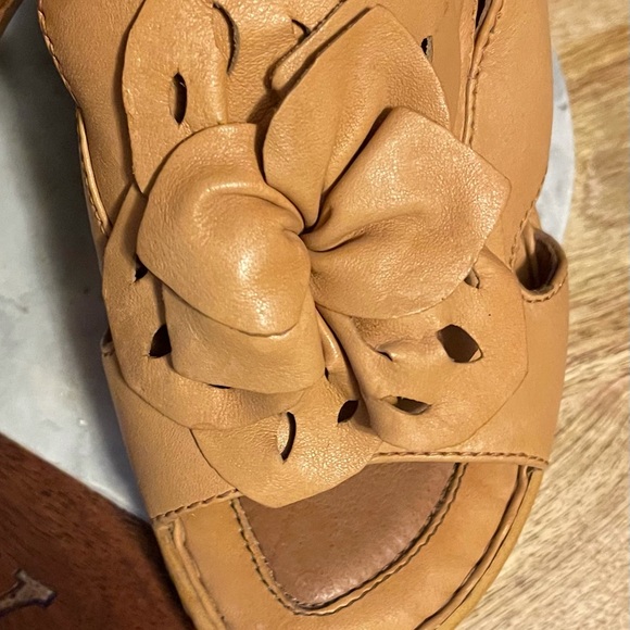 Adorable BORN Slip-on Heels, size 7 - Picture 5 of 5